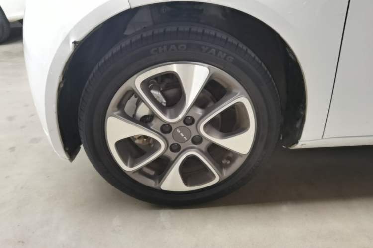 Used ORA White Cat 2020 305 km Luxury Version Left Front Wheel Hub
