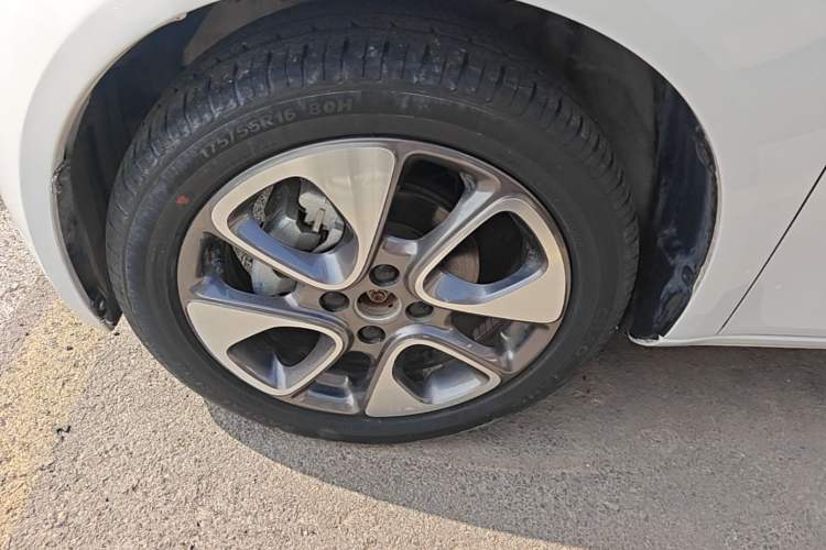 Used ORA White Cat 2020 305 km Luxury Version Left Front Wheel Hub