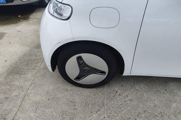 Used ORA White Cat 2020 360 km Luxury Version Left Front Wheel Hub