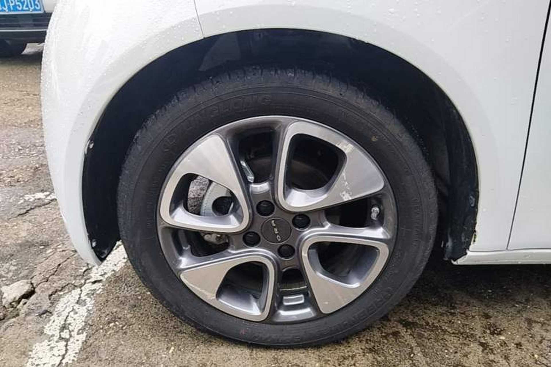Used ORA White Cat 2020 401 km Long-Range Version Left Front Wheel Hub