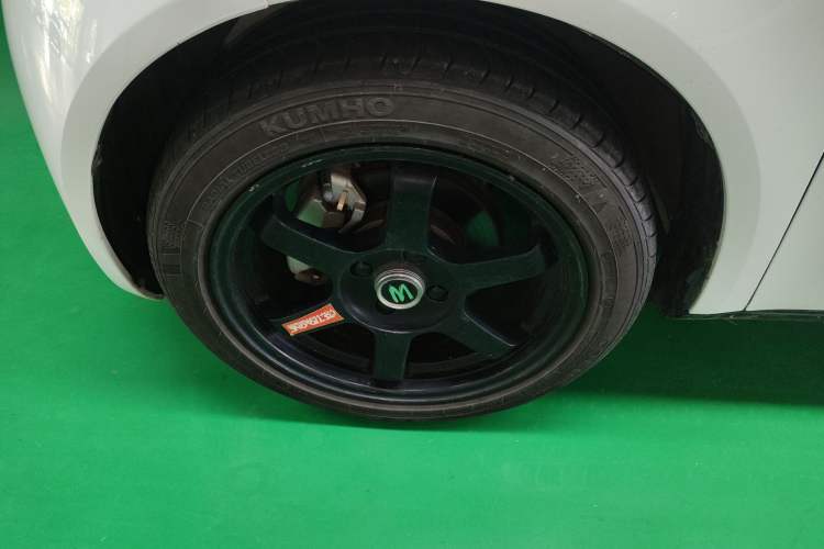 Used ORA White Cat 2020 305 km Luxury Version Left Front Wheel Hub