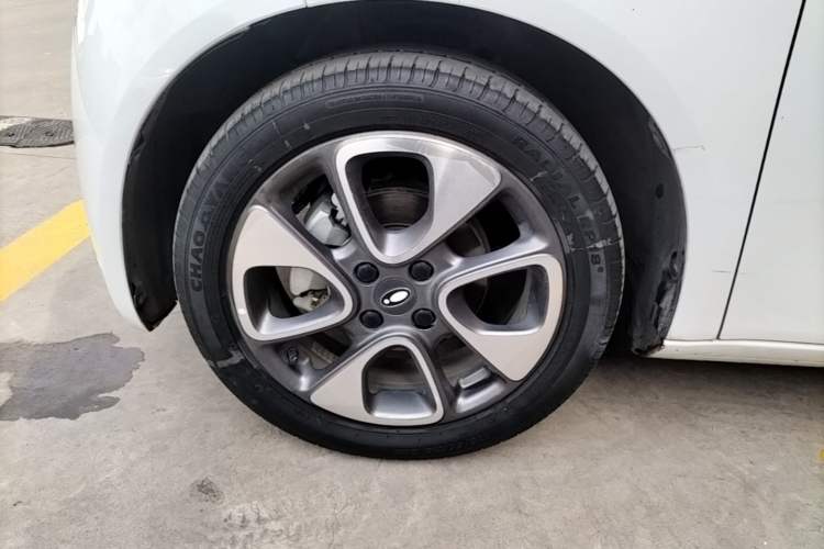 Used ORA White Cat 2020 305 km Luxury Version Left Front Wheel Hub