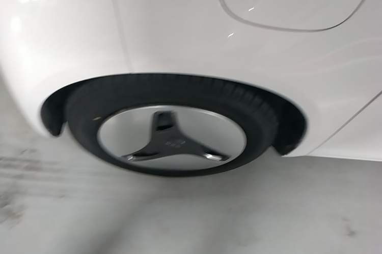 Used ORA White Cat 2020 401 km Long-Range Version Left Front Wheel Hub