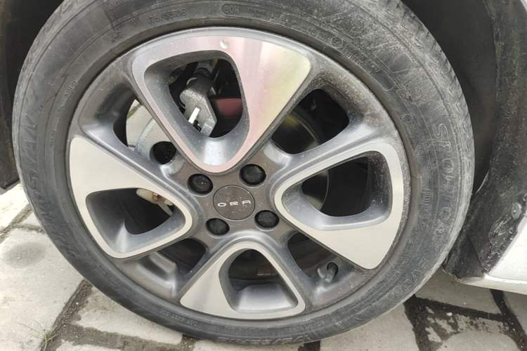 Used ORA White Cat 2020 305 km Luxury Version Left Front Wheel Hub