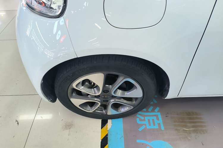 Used ORA White Cat 2020 305 km Luxury Version Left Front Wheel Hub