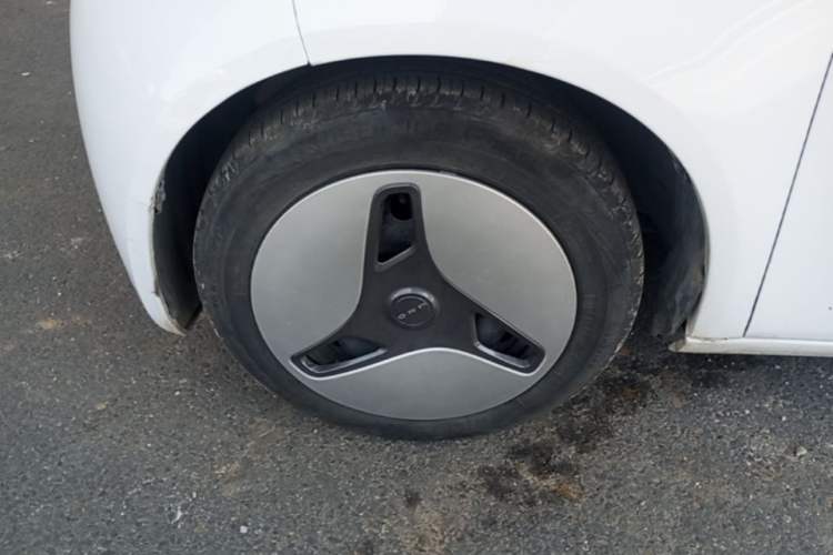 Used ORA White Cat 2020 360 km Luxury Version Left Front Wheel Hub