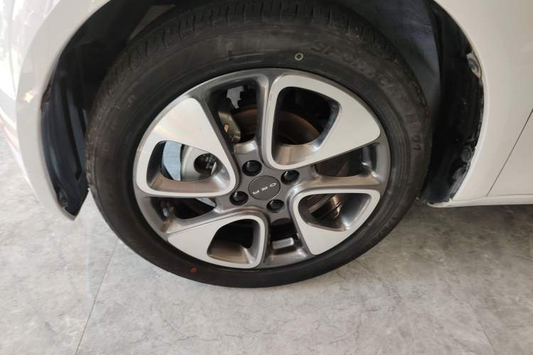 Used ORA White Cat 2020 305 km Luxury Version Left Front Wheel Hub