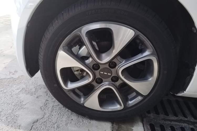 Used ORA White Cat 2020 305 km Luxury Version Left Front Wheel Hub