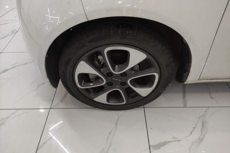 Used ORA White Cat 2020 401 km Long-Range Version Left Front Wheel Hub