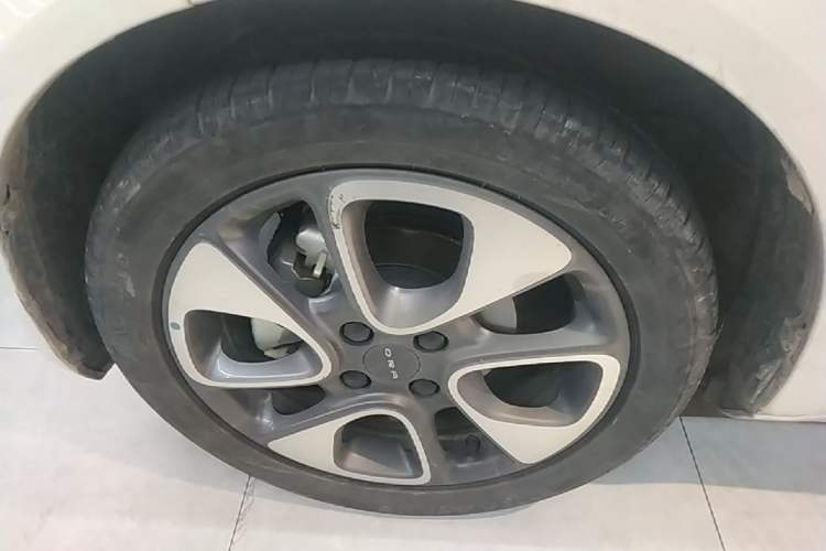 Used ORA White Cat 2020 305 km Luxury Version Left Front Wheel Hub