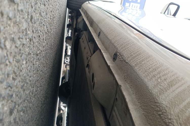 Used ORA White Cat 2020 360 km Luxury Version Left Side Sill