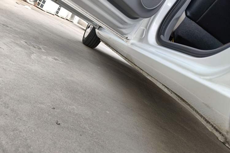 Used ORA White Cat 2020 360 km Luxury Version Left Side Sill