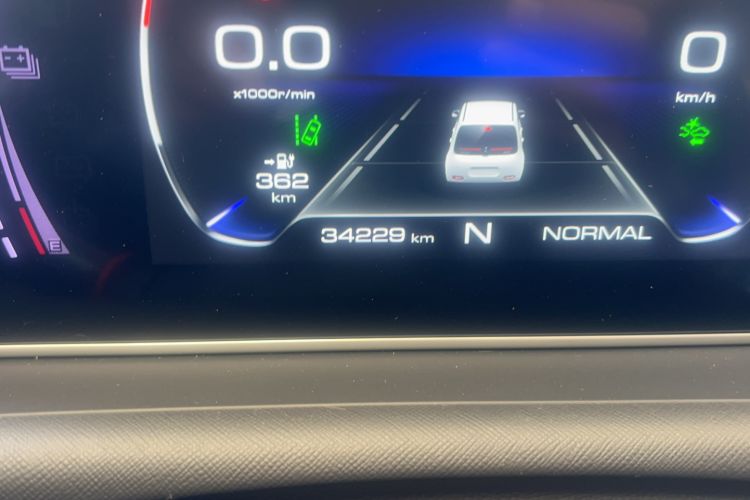 Used ORA White Cat 2020 401 km Flagship Version Odometer Close Up