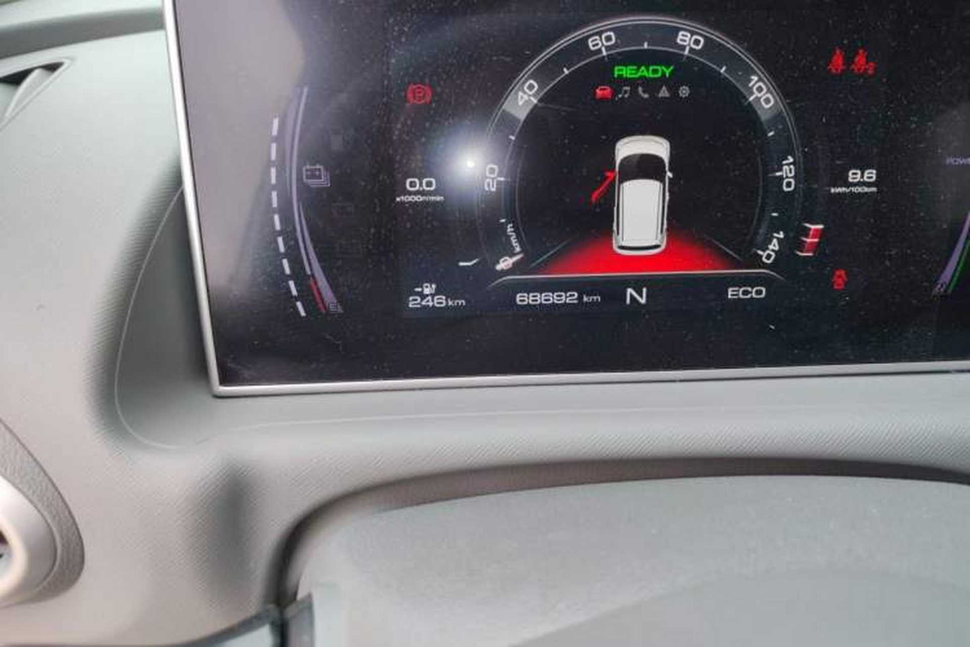 Used ORA White Cat 2020 305 km Luxury Version Odometer Close Up