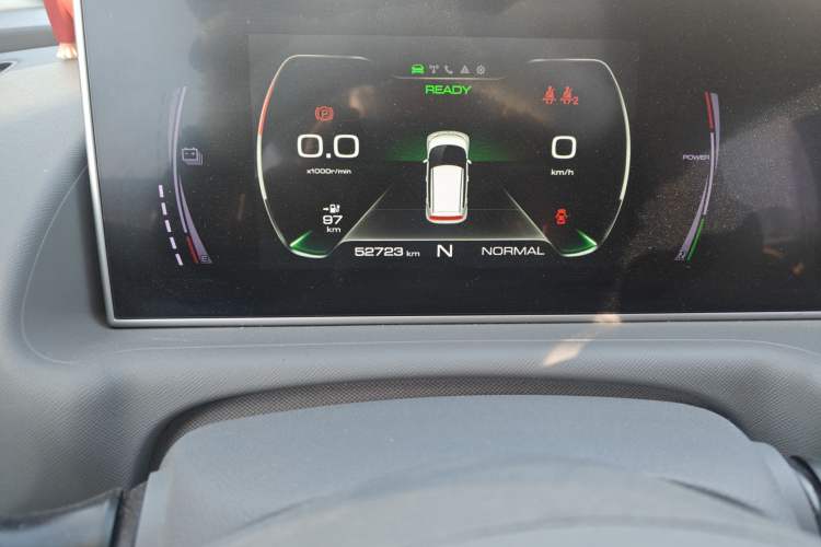 Used ORA White Cat 2020 305 km Luxury Version Odometer Close Up