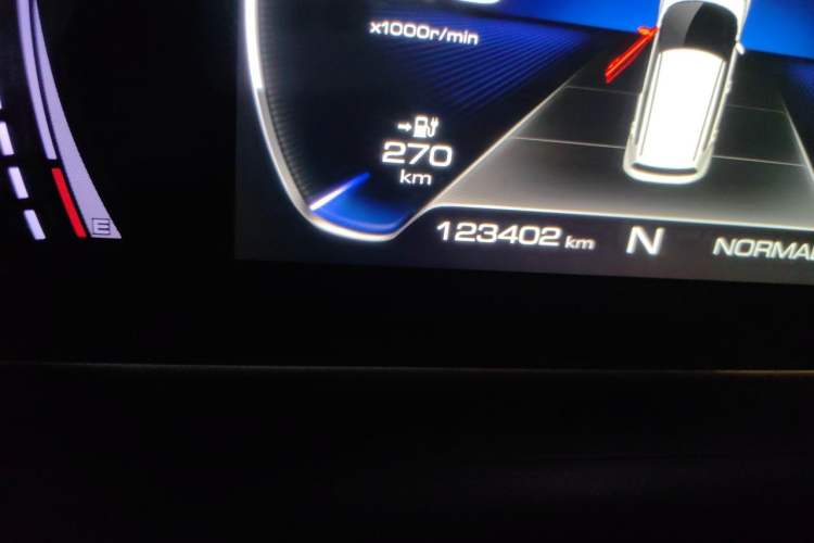 Used ORA White Cat 2020 305 km Luxury Version Odometer Close Up