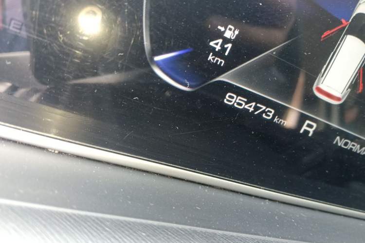Used ORA White Cat 2020 305 km Luxury Version Odometer Close Up