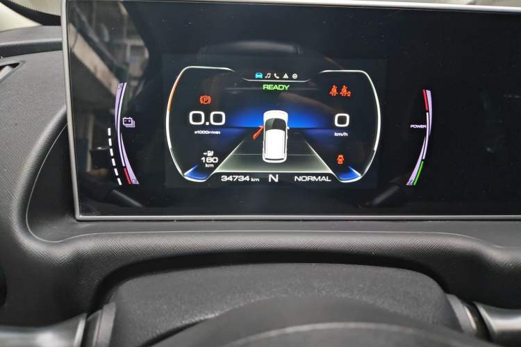 Used ORA White Cat 2020 305 km Luxury Version Odometer Close Up