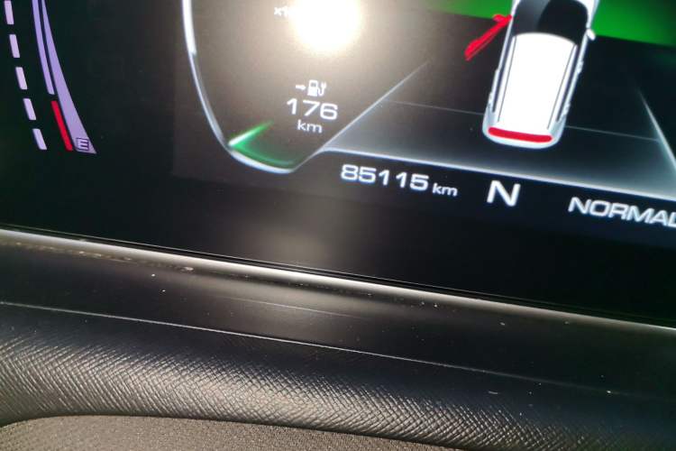 Used ORA White Cat 2020 305 km Luxury Version Odometer Close Up