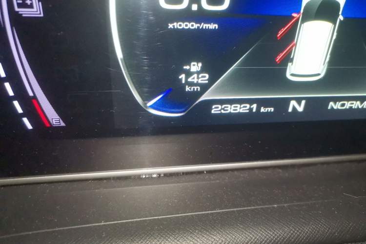 Used ORA White Cat 2020 305 km Luxury Version Odometer Close Up