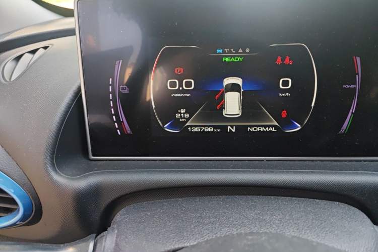 Used ORA White Cat 2020 305 km Luxury Version Odometer Close Up