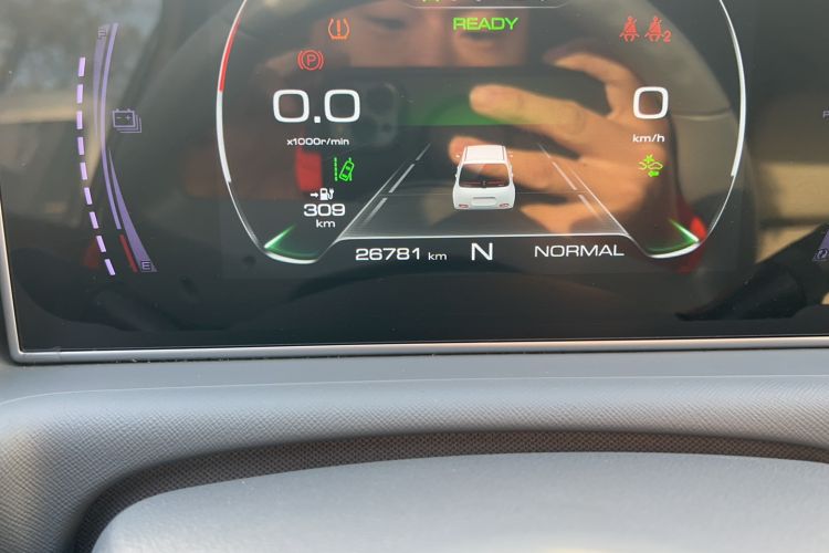 Used ORA White Cat 2020 401 km Flagship Version Odometer Close Up