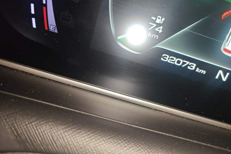 Used ORA White Cat 2020 305 km Luxury Version Odometer Close Up