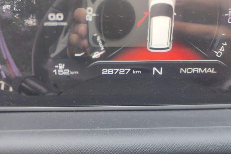 Used ORA White Cat 2020 305 km Luxury Version Odometer Close Up