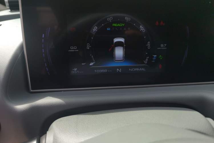 Used ORA White Cat 2020 401 km Flagship Version Odometer Close Up