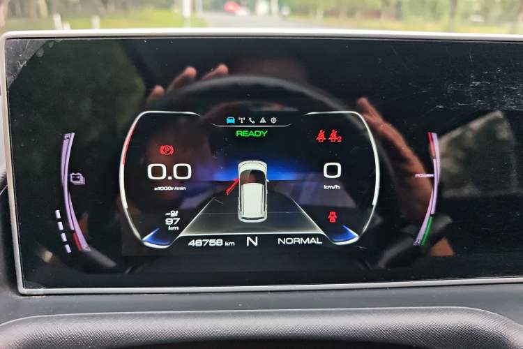 Used ORA White Cat 2020 305 km Luxury Version Odometer Close Up