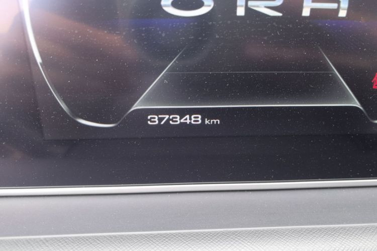 Used ORA White Cat 2020 305 km Luxury Version Odometer Close Up