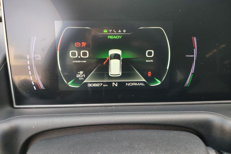 Used ORA White Cat 2020 305 km Luxury Version Odometer Close Up