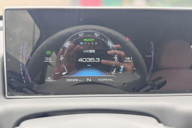Used ORA White Cat 2020 360 km Luxury Version Odometer Close Up