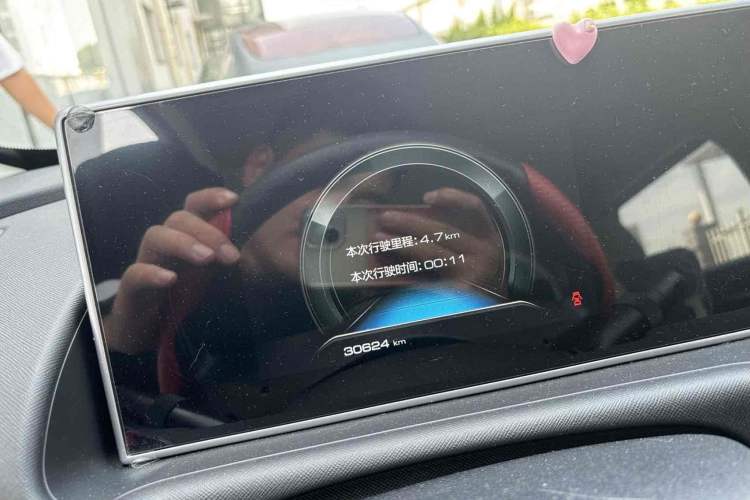 Used ORA White Cat 2020 305 km Luxury Version Odometer Close Up