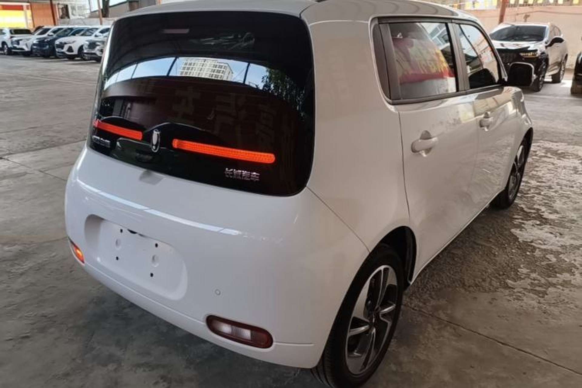 Used ORA White Cat 2020 305 km Luxury Version Rear Right 45 Deg