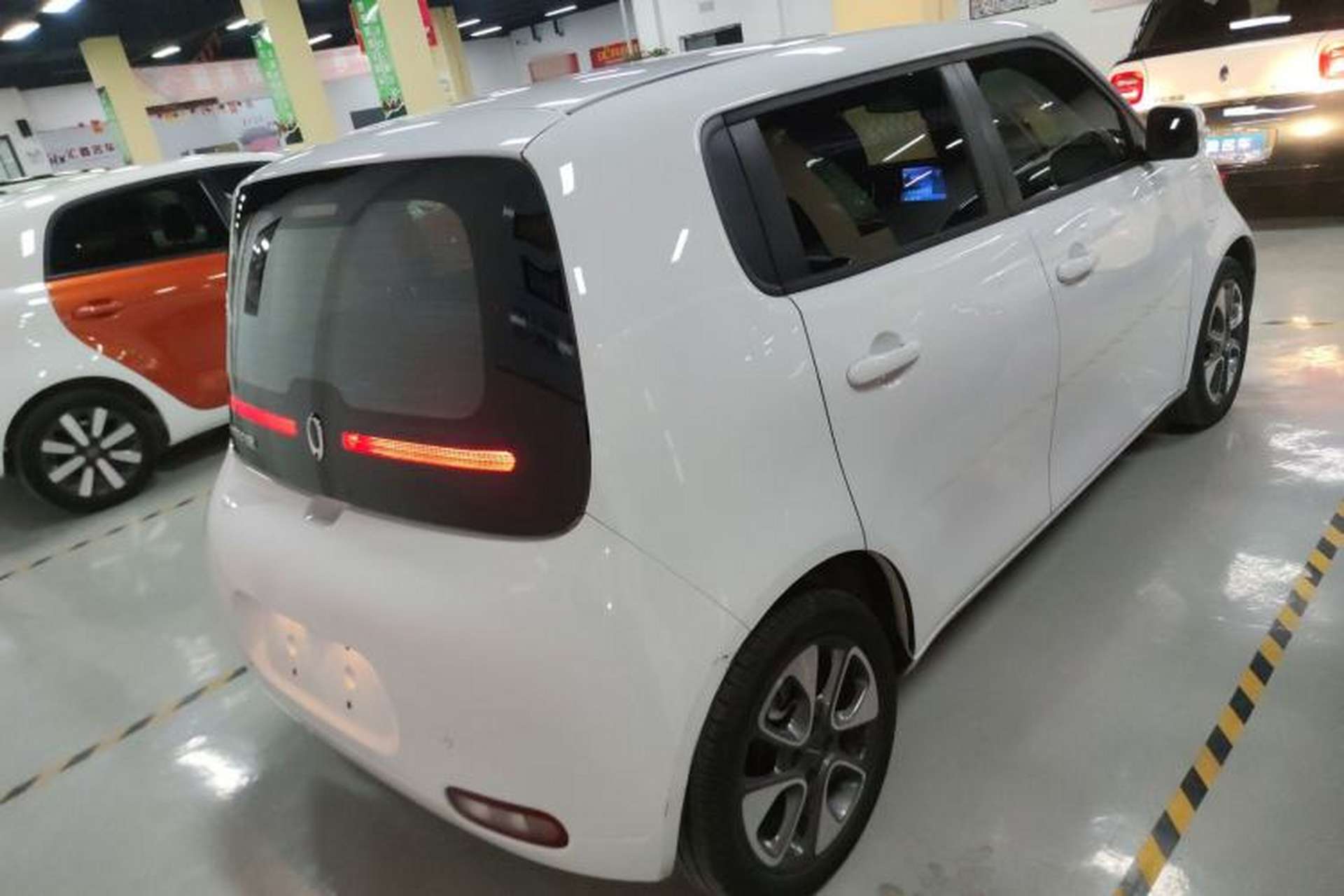 Used ORA White Cat 2020 305 km Luxury Version Rear Right 45 Deg