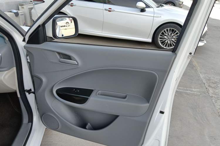 Used ORA White Cat 2020 360 km Luxury Version Right Front Door Interior