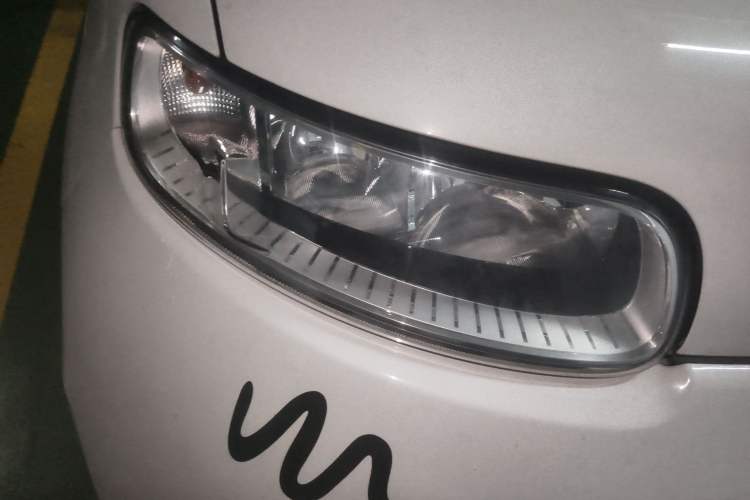 Used ORA White Cat 2020 305 km Luxury Version Right Front Headlight