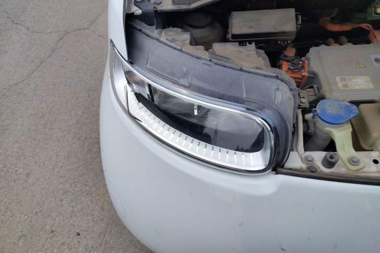 Used ORA White Cat 2020 360 km Luxury Version Right Front Headlight