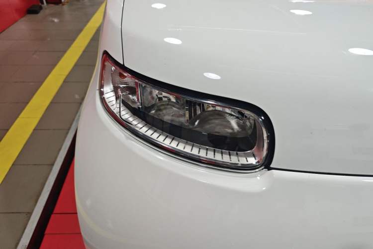 Used ORA White Cat 2020 360 km Luxury Version Right Front Headlight