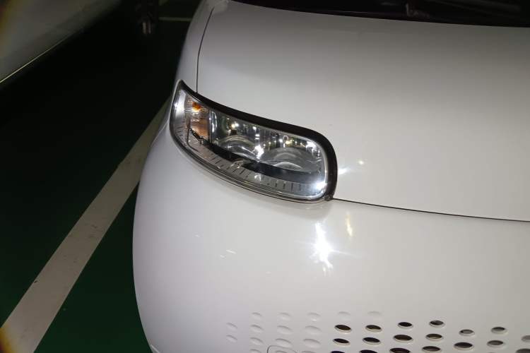 Used ORA White Cat 2020 305 km Luxury Version Right Front Headlight