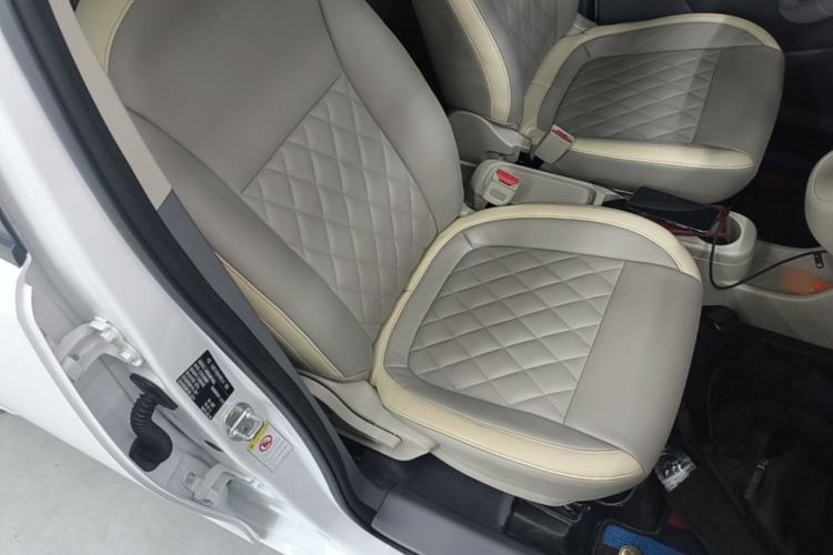 Used ORA White Cat 2020 305 km Luxury Version Right Front Seat