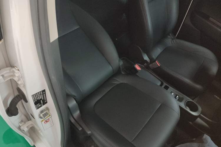Used ORA White Cat 2020 305 km Luxury Version Right Front Seat