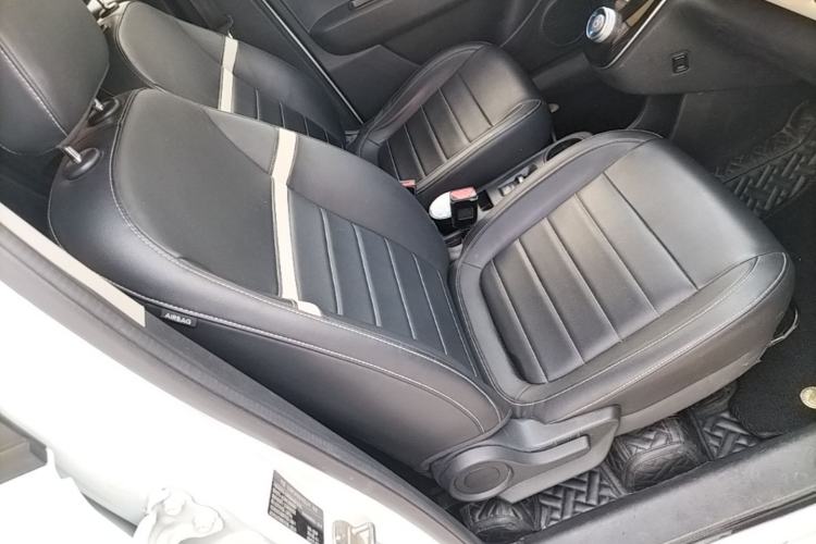 Used ORA White Cat 2020 305 km Luxury Version Right Front Seat