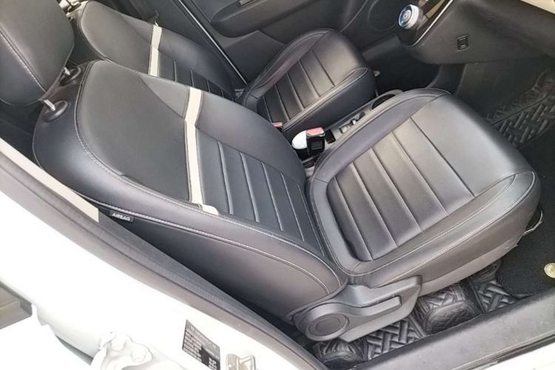 Used ORA White Cat 2020 305 km Luxury Version Right Front Seat