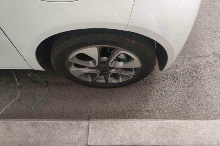 Used ORA White Cat 2020 305 km Luxury Version Right Front Wheel Hub