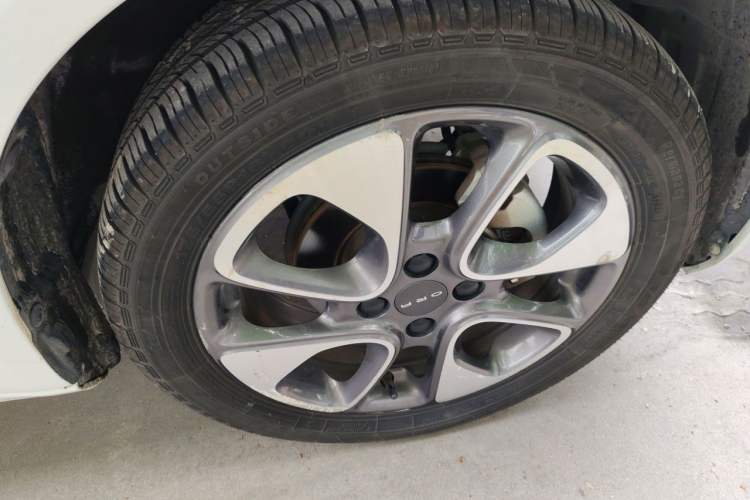 Used ORA White Cat 2020 305 km Luxury Version Right Front Wheel Hub