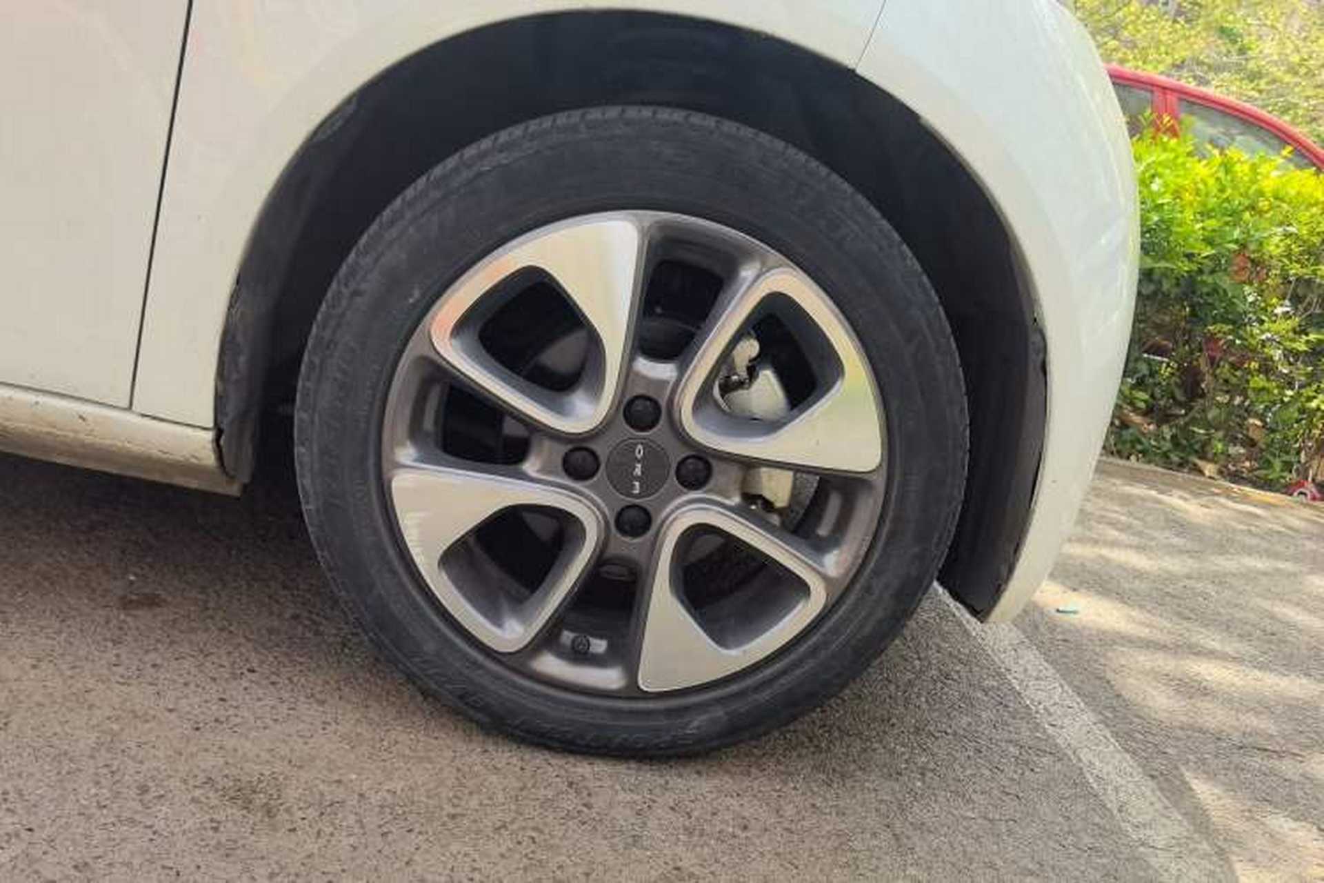 Used ORA White Cat 2020 305 km Luxury Version Right Front Wheel Hub
