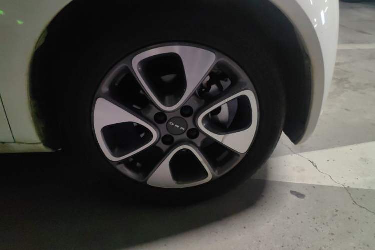 Used ORA White Cat 2020 305 km Luxury Version Right Front Wheel Hub