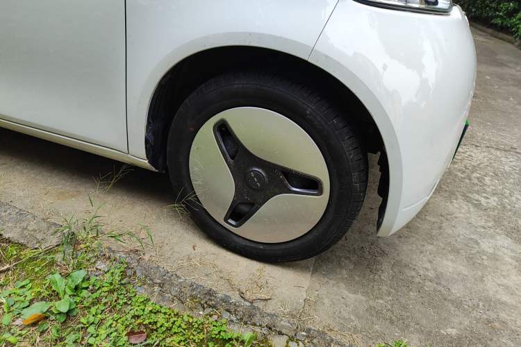 Used ORA White Cat 2020 360 km Luxury Version Right Front Wheel Hub